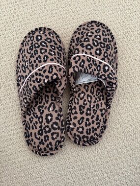 NWT- Nordstrom Leopard Print Slide Slippers. Size XL 11-12
